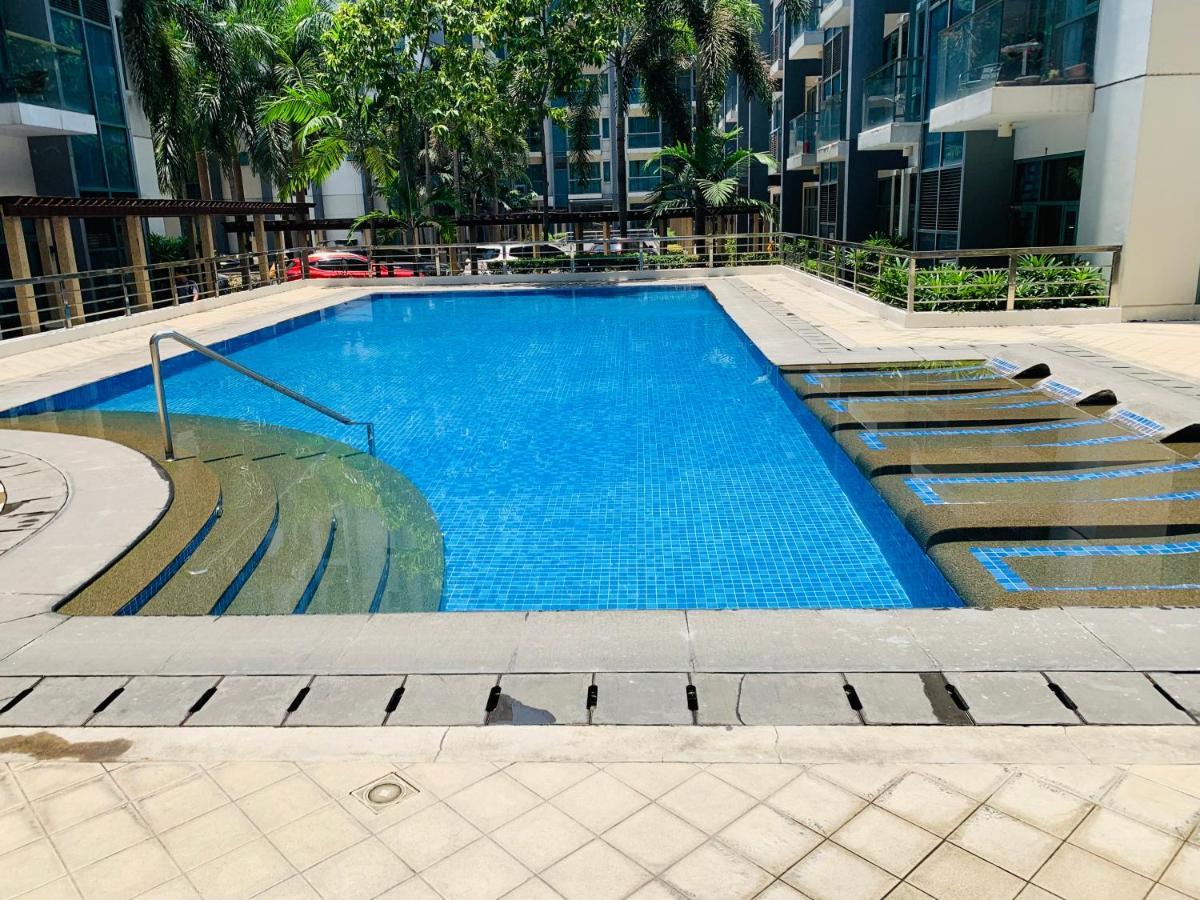One Palm Tree Villas Condominium - Studio Room With Balcony - Across Terminal 3 マニラ市 エクステリア 写真